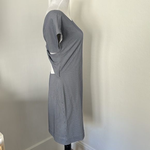 NWOT Theory Seercucker Pinstripe Open Back Cutout Summer Dress Size 6 - Picture 6 of 9